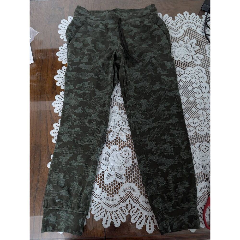 Lululemon jogger pants size 8